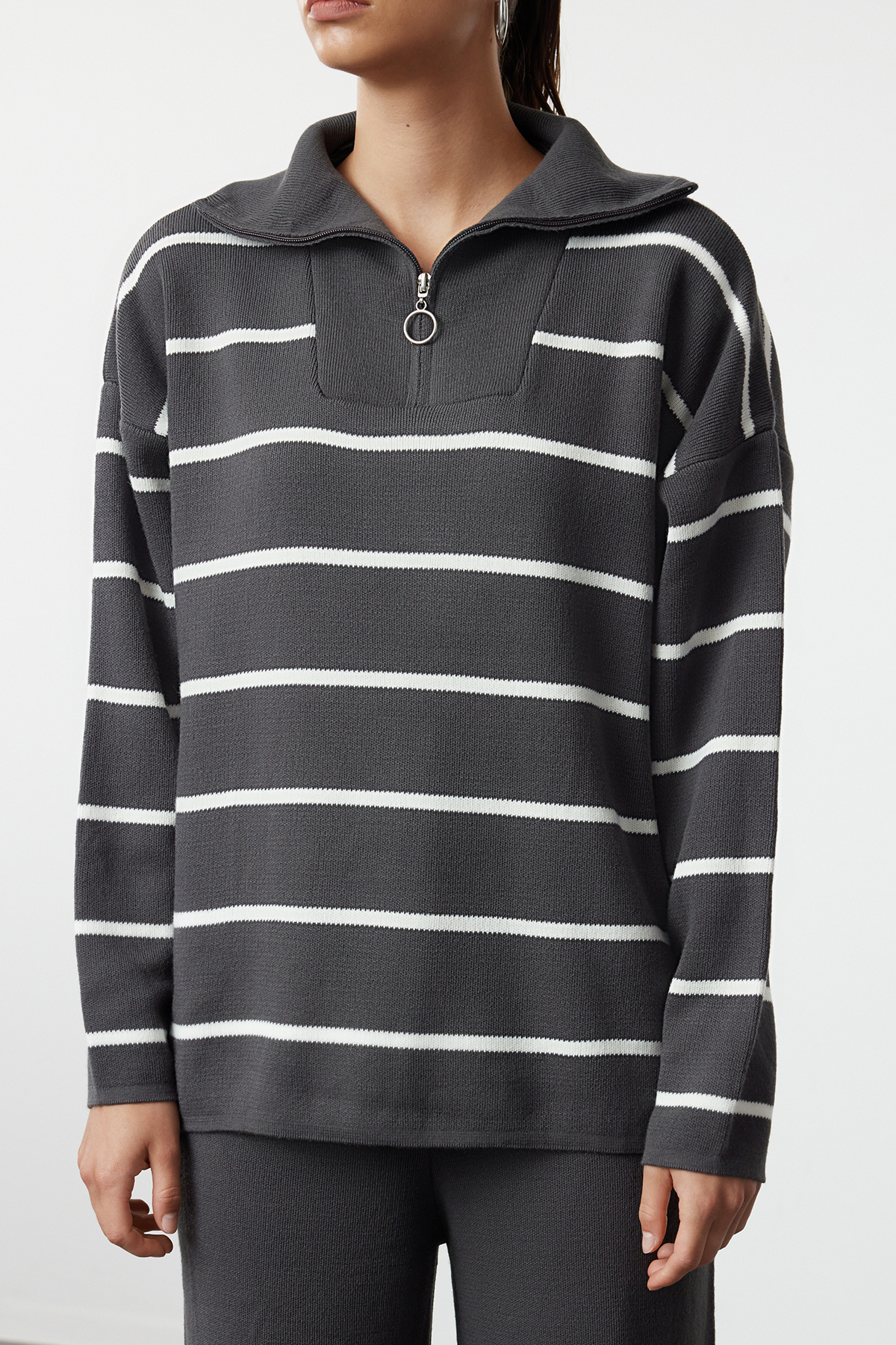 Trendyol Collection Wide Fit antracit kötöttáru szett - cipzáras, TWOAW24AU00025