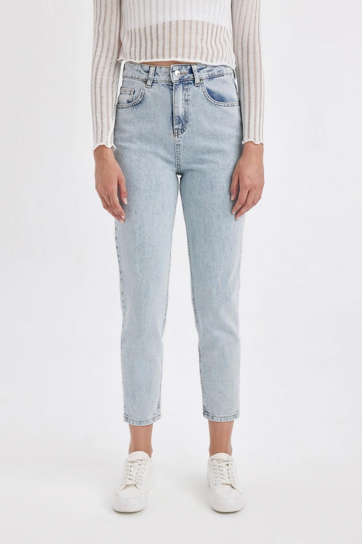 شلوار جین شسته با ریزش جزییات پاره‌دار تا مچ پا بلند لینا مام