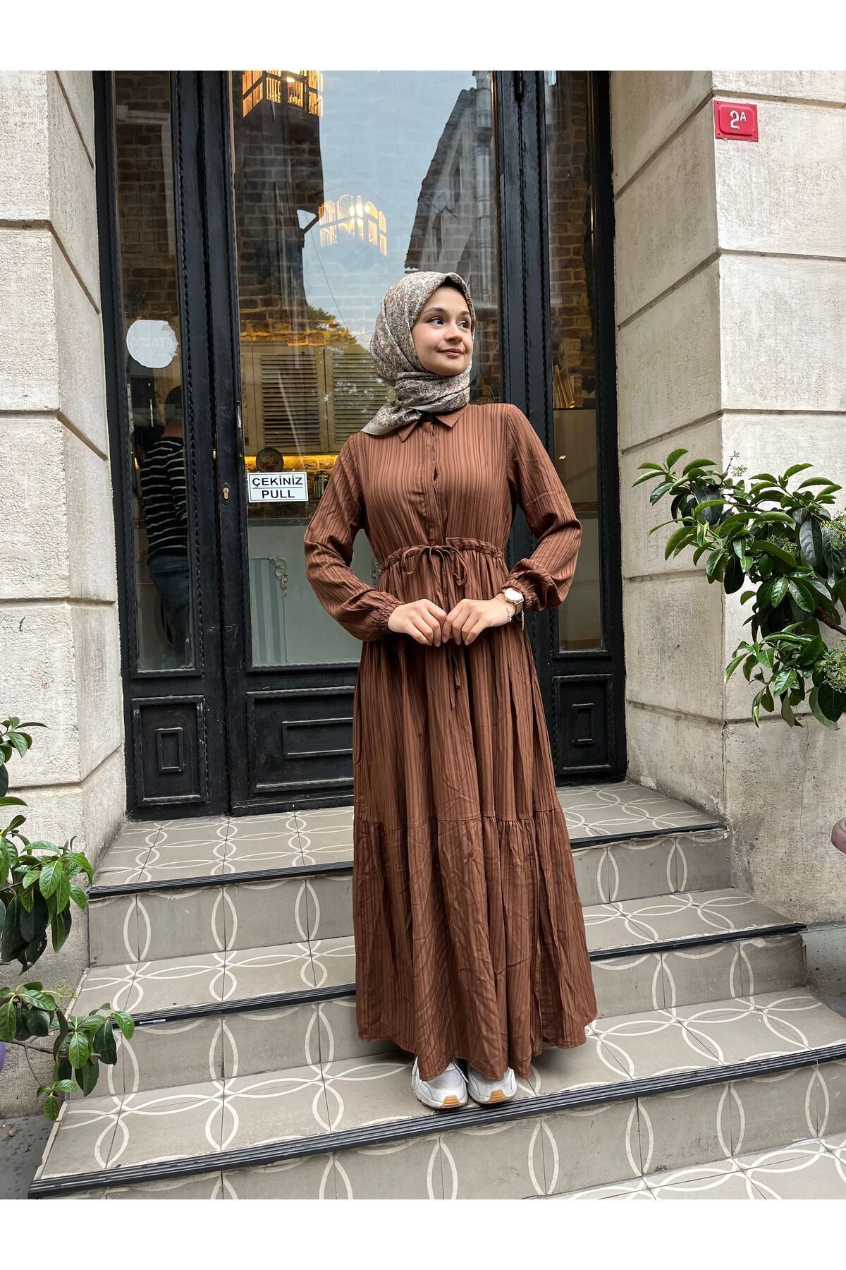 Beli Tünelli Düğmeli Elbise