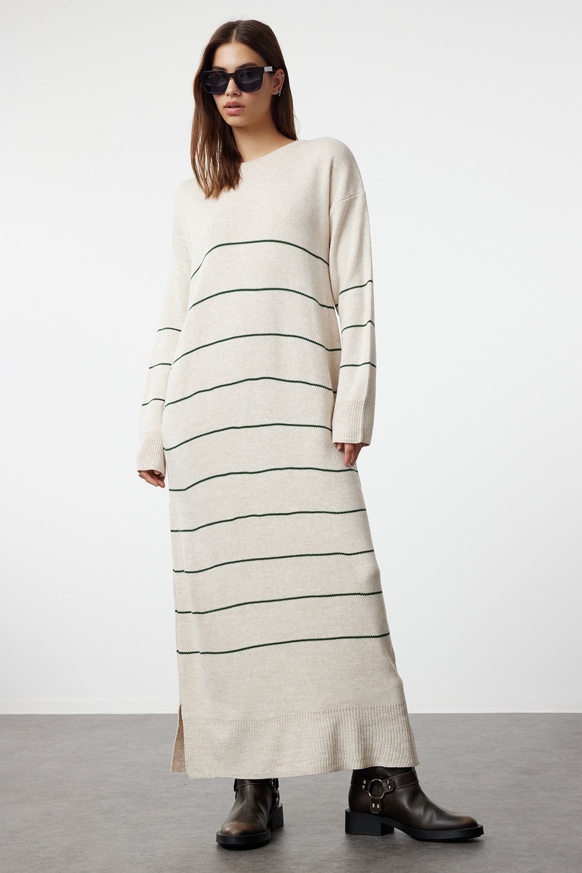 Trendyol Modest Długa Dzianinowa Sukienka W Paski W Kolorze Kamienia Zielonego Kobieta - M