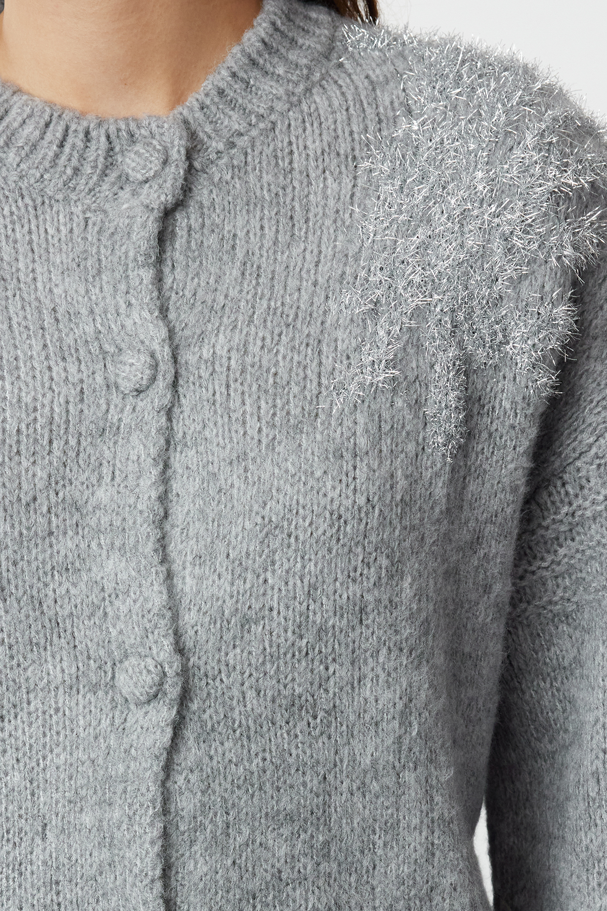 Trendyol Collection Szary, błyszczący, haftowany kardigan z dzianiny - miękka tekstura TWOAW25HI00005