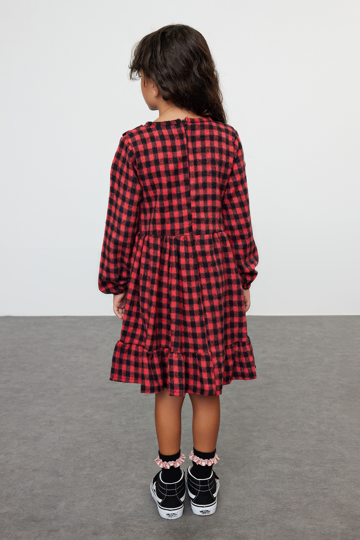 TRENDYOLKIDS Czerwona dziewczęca sukienka w kratę regularna - TKDAW25EL00004