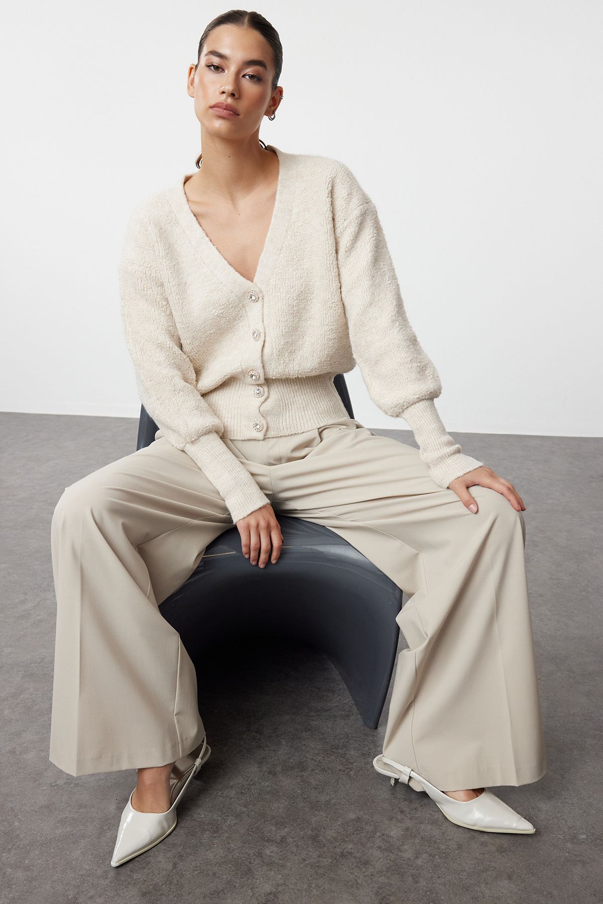 Trendyol Collection Dzianinowy Kardigan Z Miękką Teksturą W Kamieniu - Kobieta - S