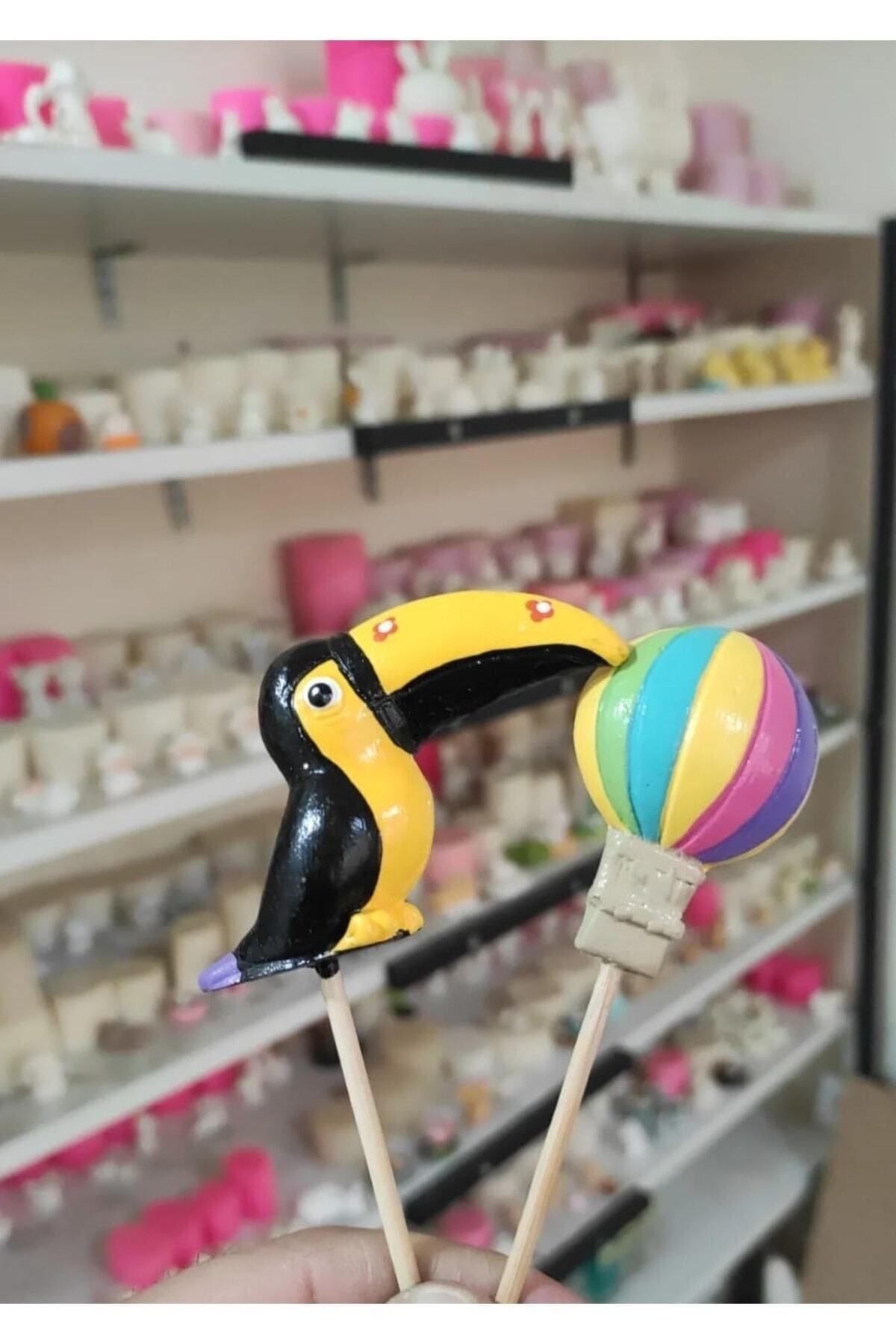 Tukan Kuşu Ve Balon Minyatür Figür Karakter Oyuncak Ev Eşyaları Evcilik Küçük Minik Oyuncaklar