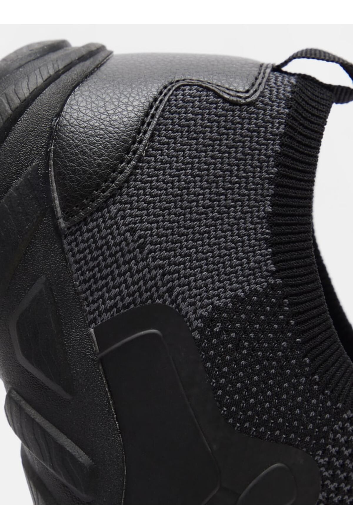 Dash-Textured Slip-On Walking Shoes with Cushioning 4