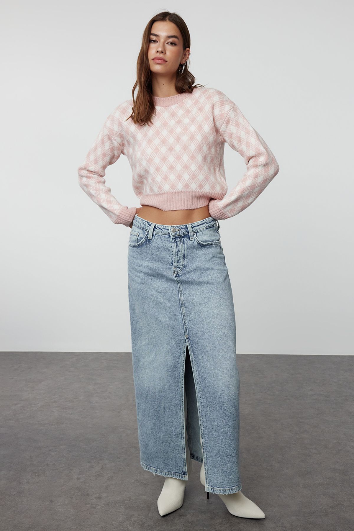 Trendyol Collection-Kurzer, weicher Strickpullover mit Strukturmuster in Puder TWOAW22KZ1180 2