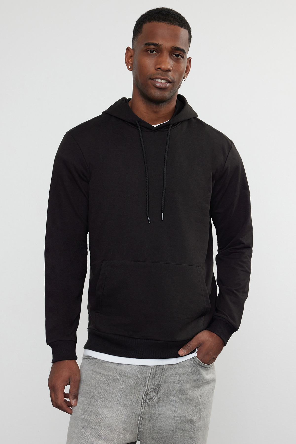 Trendyol Collection Bluza z kapturem w kolorze czarnym, z długim rękawem, reg...