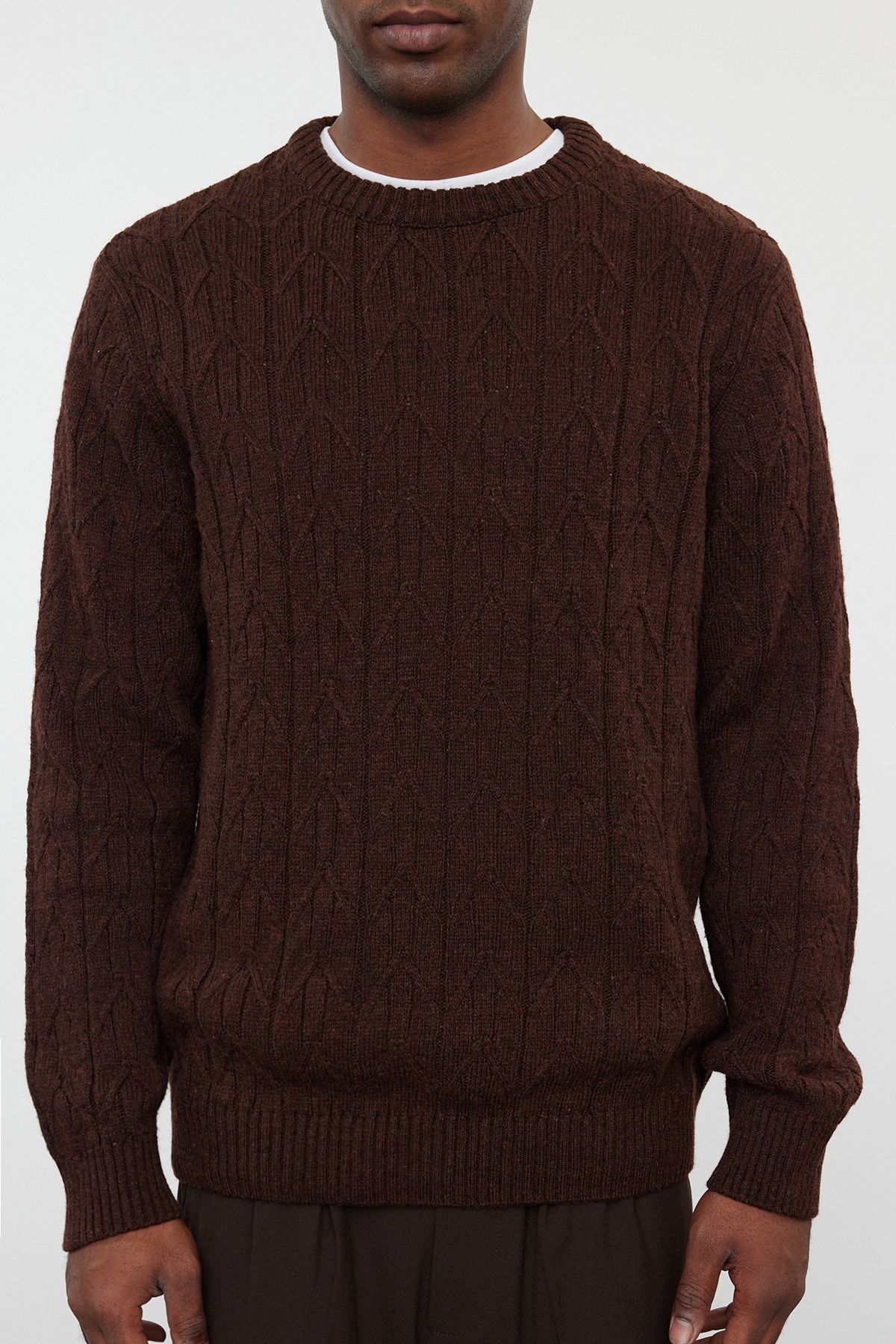 Trendyol Collection-Strukturierter Strickpullover mit dunklem Fliesenmuster und normaler Rundhalsausschnitt TMNAW25KZ00021 4