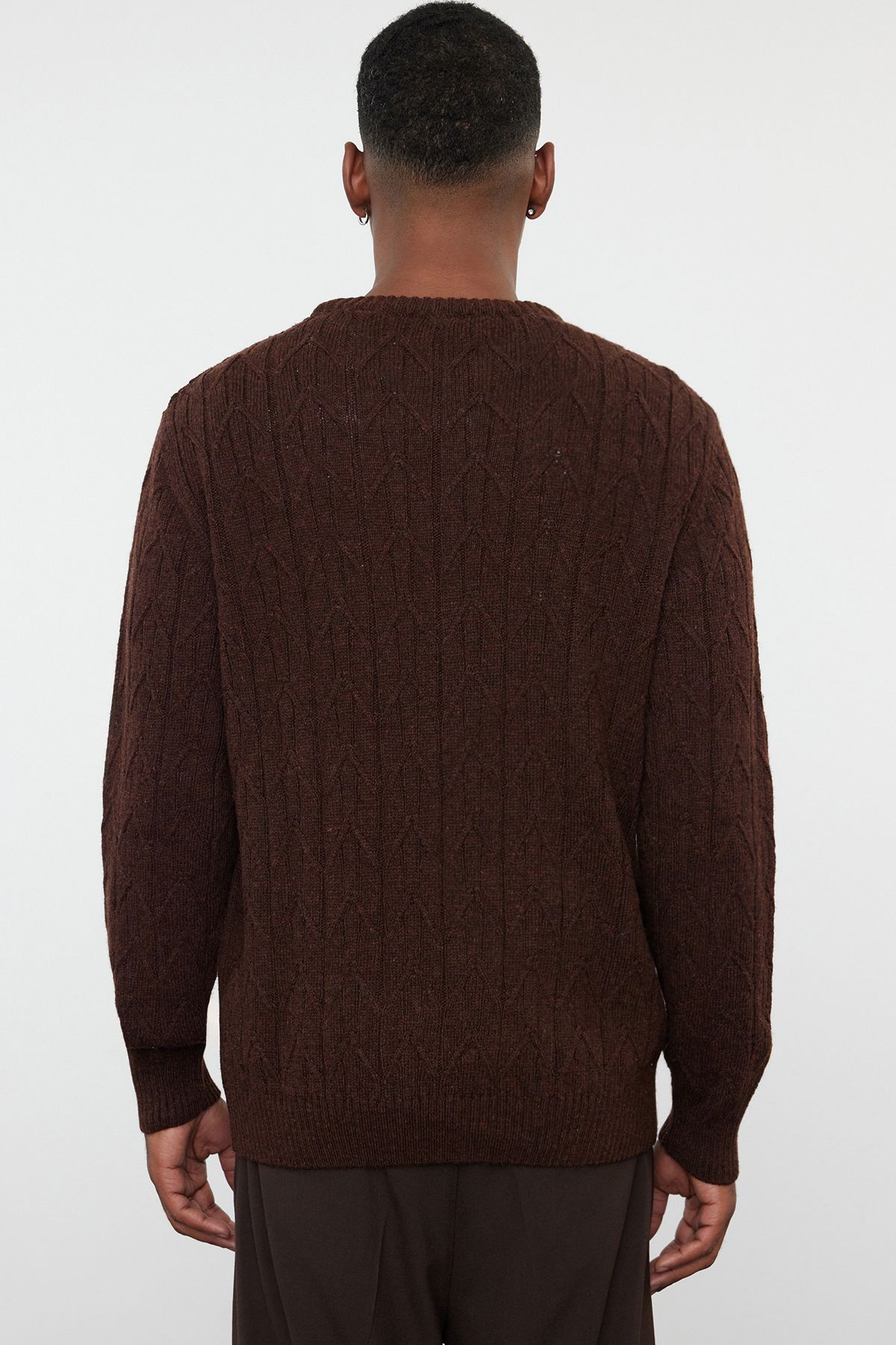 Trendyol Collection-Strukturierter Strickpullover mit dunklem Fliesenmuster und normaler Rundhalsausschnitt TMNAW25KZ00021 5