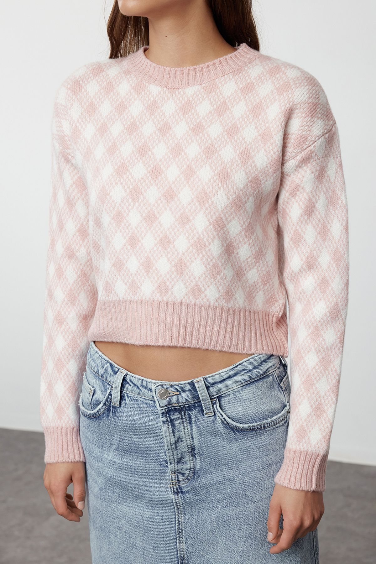 Trendyol Collection-Kurzer, weicher Strickpullover mit Strukturmuster in Puder TWOAW22KZ1180 4