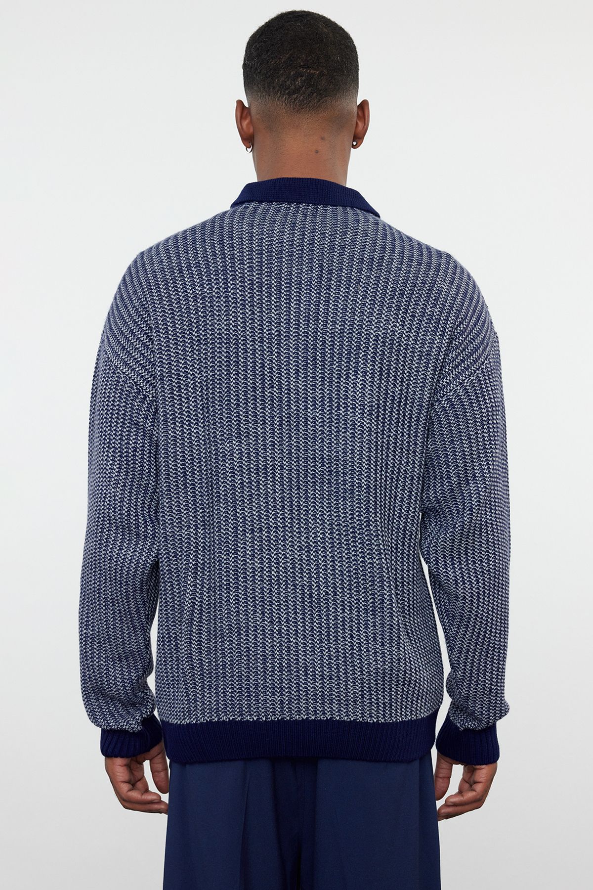 Trendyol Collection-Marineblauer Strickpullover mit Polokragen – lässig TMNAW25KZ00007 5