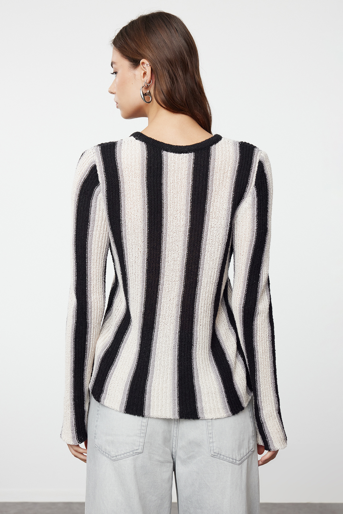 Trendyolmilla  Siyah Pamuklu Renk Bloklu İnce Triko Kazak TWOAW25KZ00015 - Görsel 5