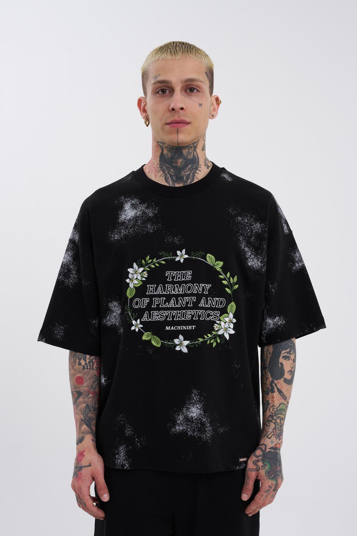 تیشرت مردانه گل های بزرگ آبی