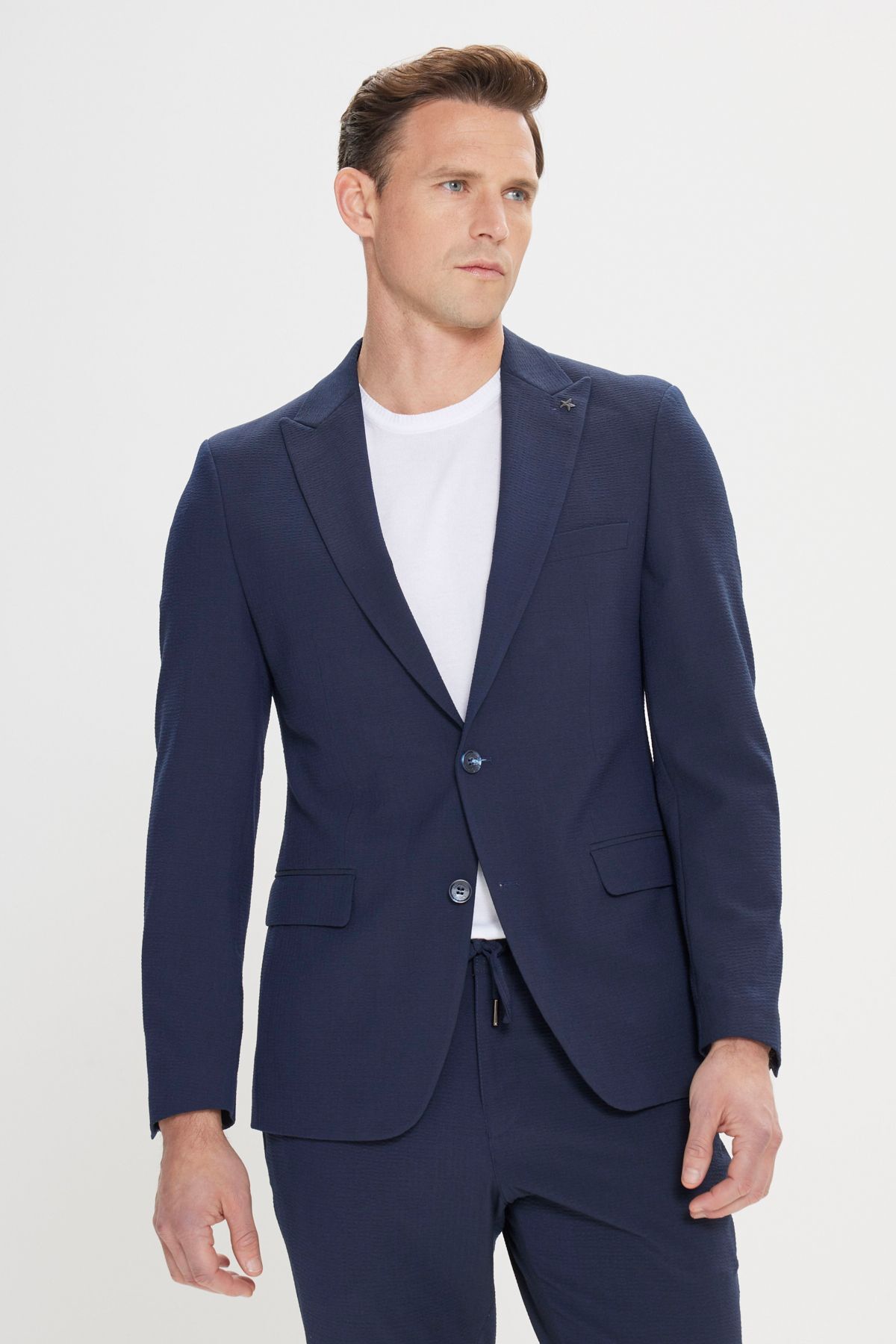 آلتین ییدلیز کلاسیکس کت و شلوار مردانه سرمه‌ای اسلیم فیت، برش باریک، یقه برگردان، طرح‌دار