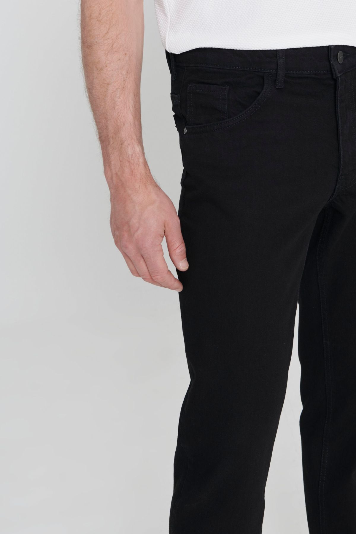 ALTINYILDIZ CLASSICS-Schwarze Jeans für Herren im Comfort Fit mit entspanntem Schnitt aus 100 % Baumwolle 5