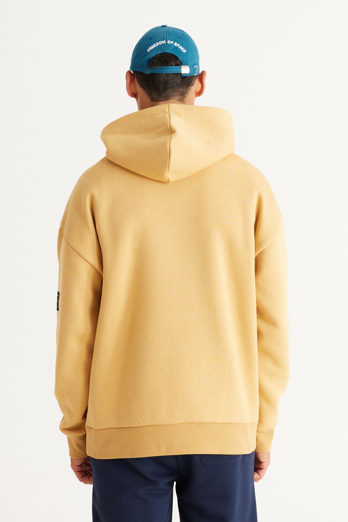 AC&Co / Altınyıldız Classics-Senfgelbes Sweatshirt für Herren mit Oversize-Passform und lockerem Schnitt, Kapuze, Fleece-Innenseite, 3-fädige Baumwolle 5