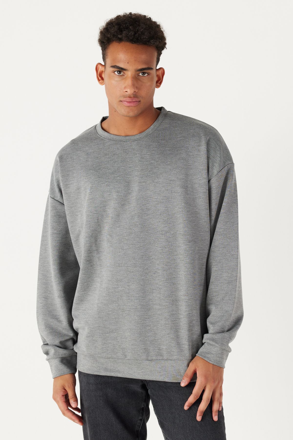 AC&Co / Altınyıldız Classics Erkek Gri Melanj Oversize Bol Kesim Bisiklet Yaka Düz Sweatshirt görsel 2