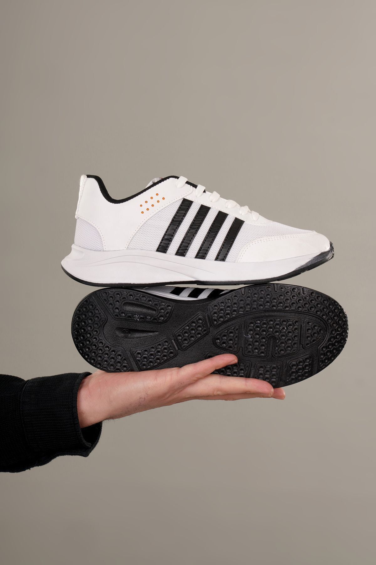 cest un homme sneaker sports aéroport aéroporté de qualité centrédique