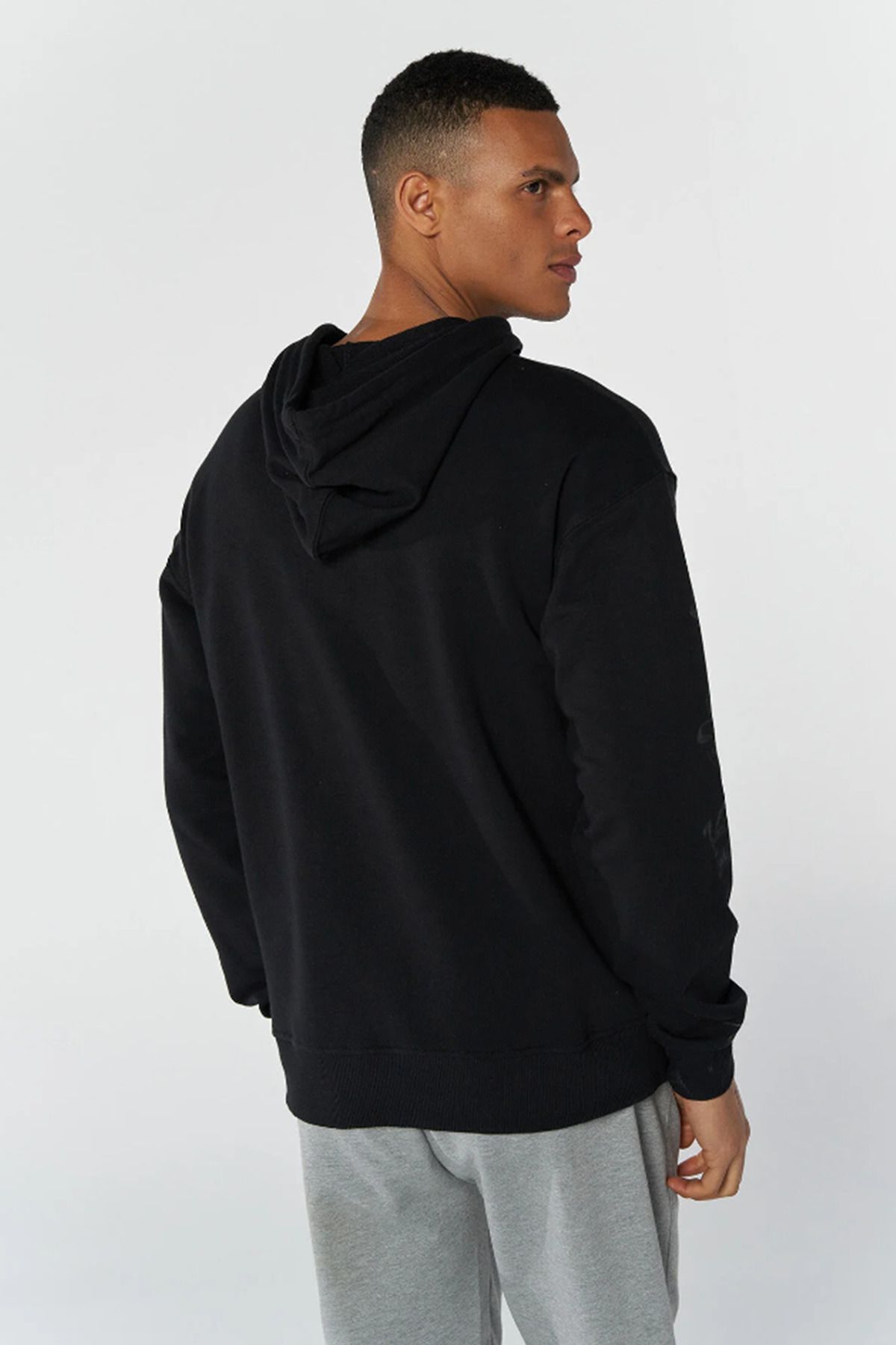 سویشرت مشکی مردانه سیاه 921645 2001 عرق چاپی جلوی hummel
