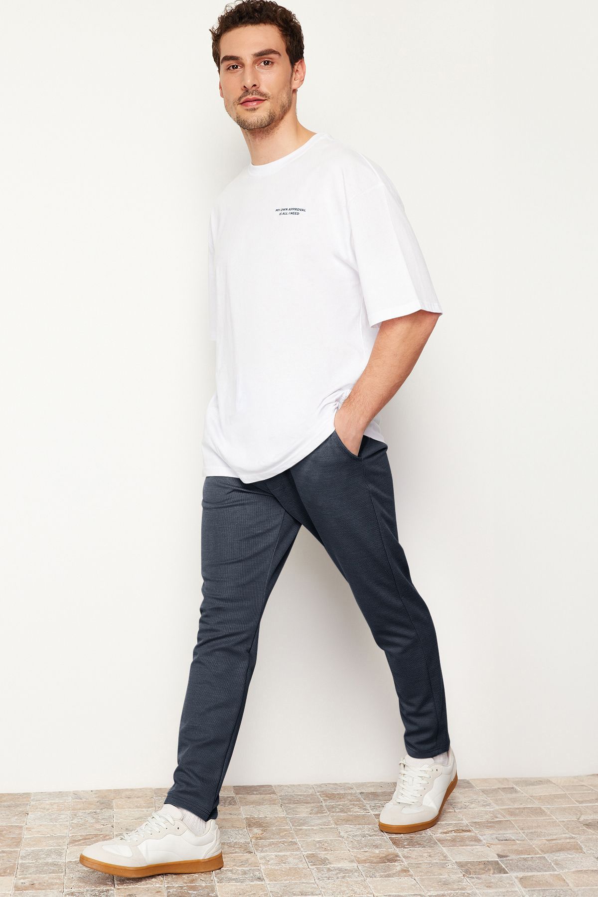 Trendyol Collection-Námořnická modř Jogger Fit elastický pas se zavazováním, texturované pletené pohodlné kalhoty Tmnss24Pl00007 4