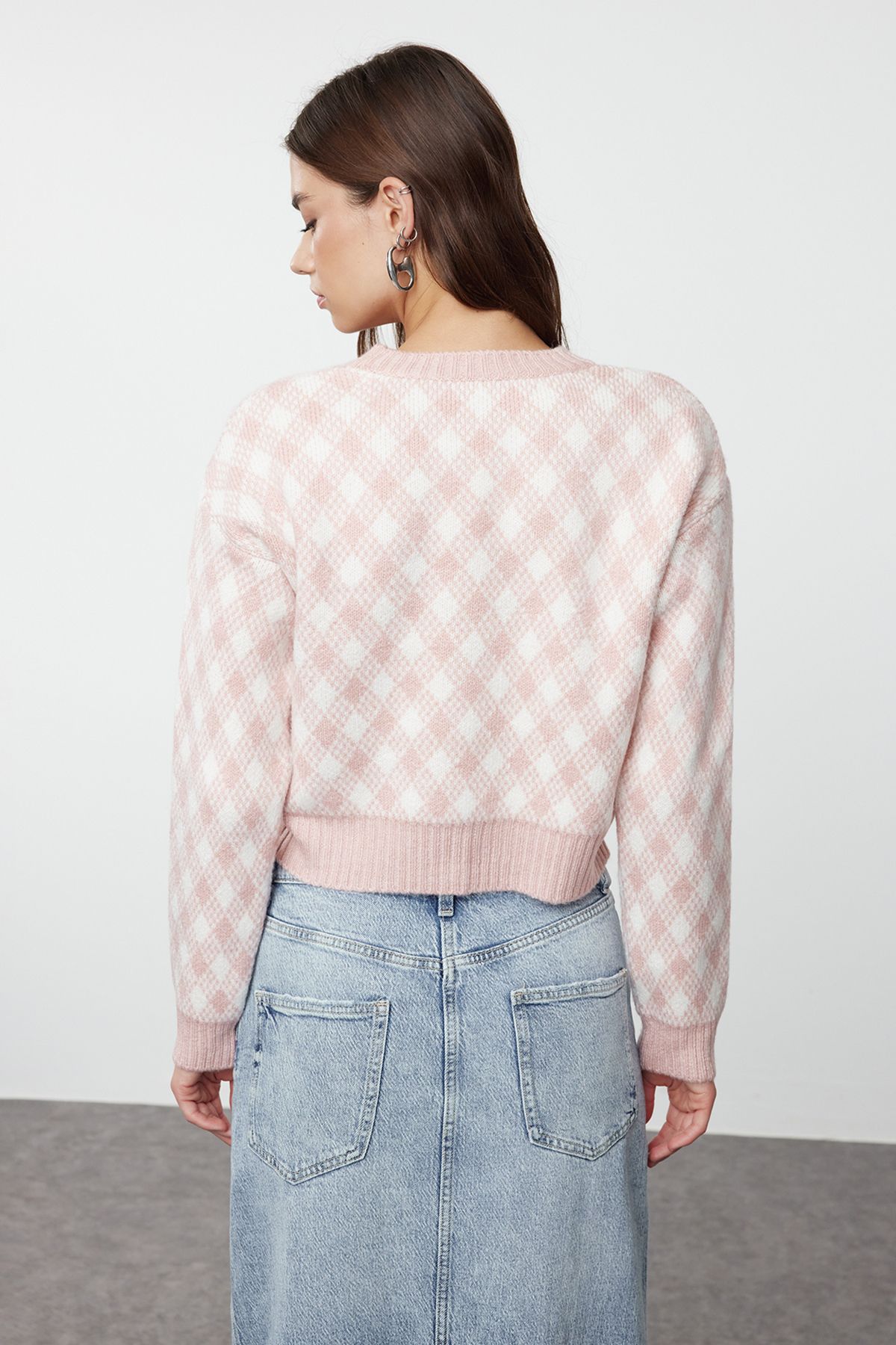 Trendyol Collection-Kurzer, weicher Strickpullover mit Strukturmuster in Puder TWOAW22KZ1180 5
