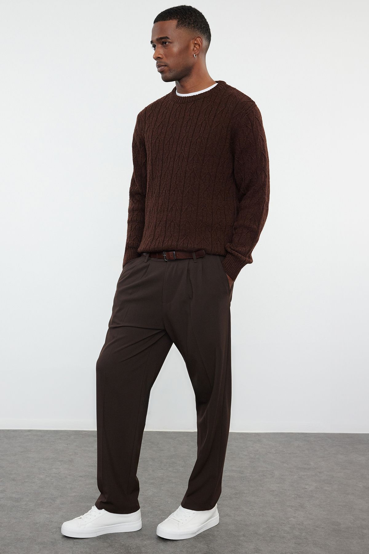 Trendyol Collection-Strukturierter Strickpullover mit dunklem Fliesenmuster und normaler Rundhalsausschnitt TMNAW25KZ00021 2