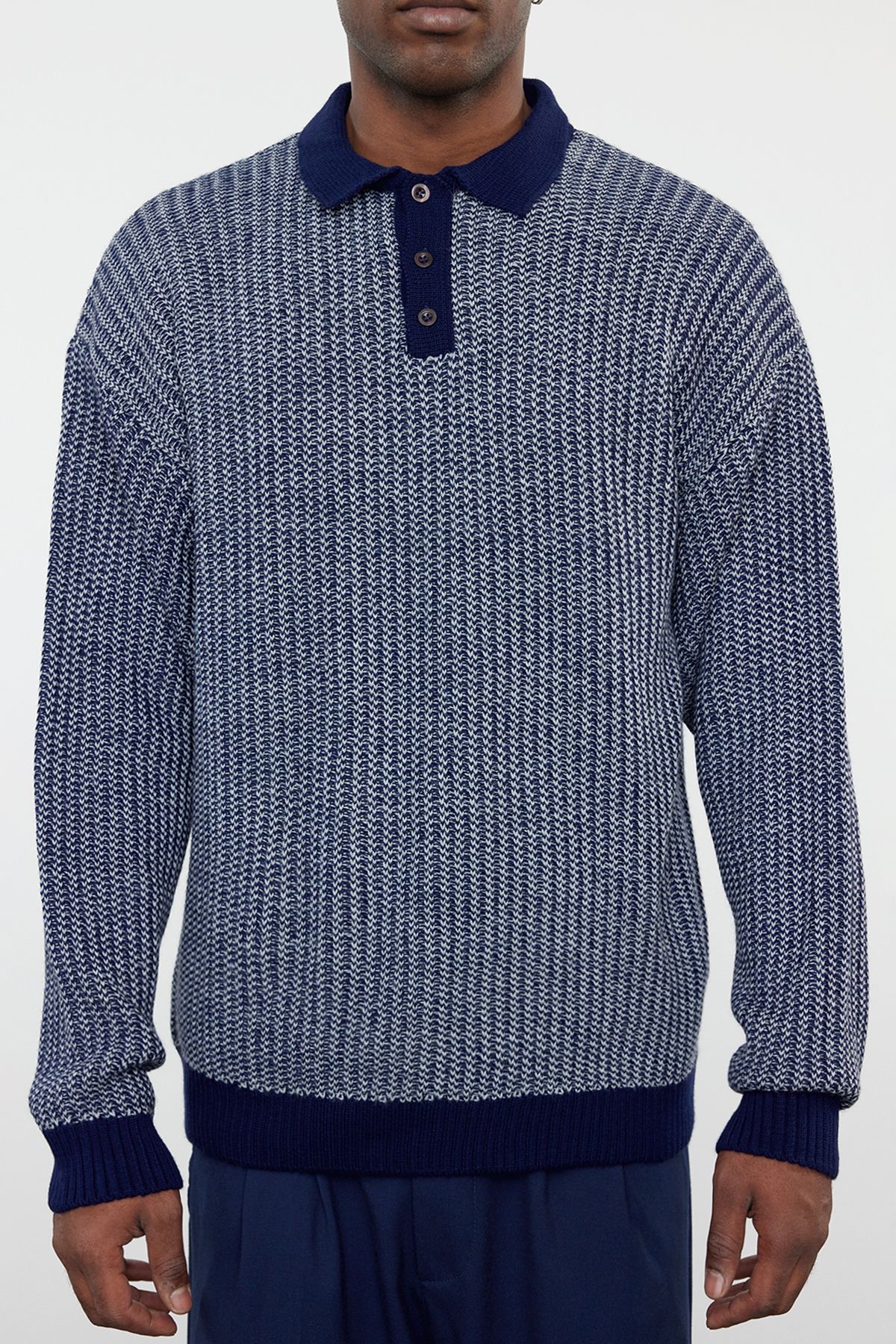 Trendyol Collection-Marineblauer Strickpullover mit Polokragen – lässig TMNAW25KZ00007 4