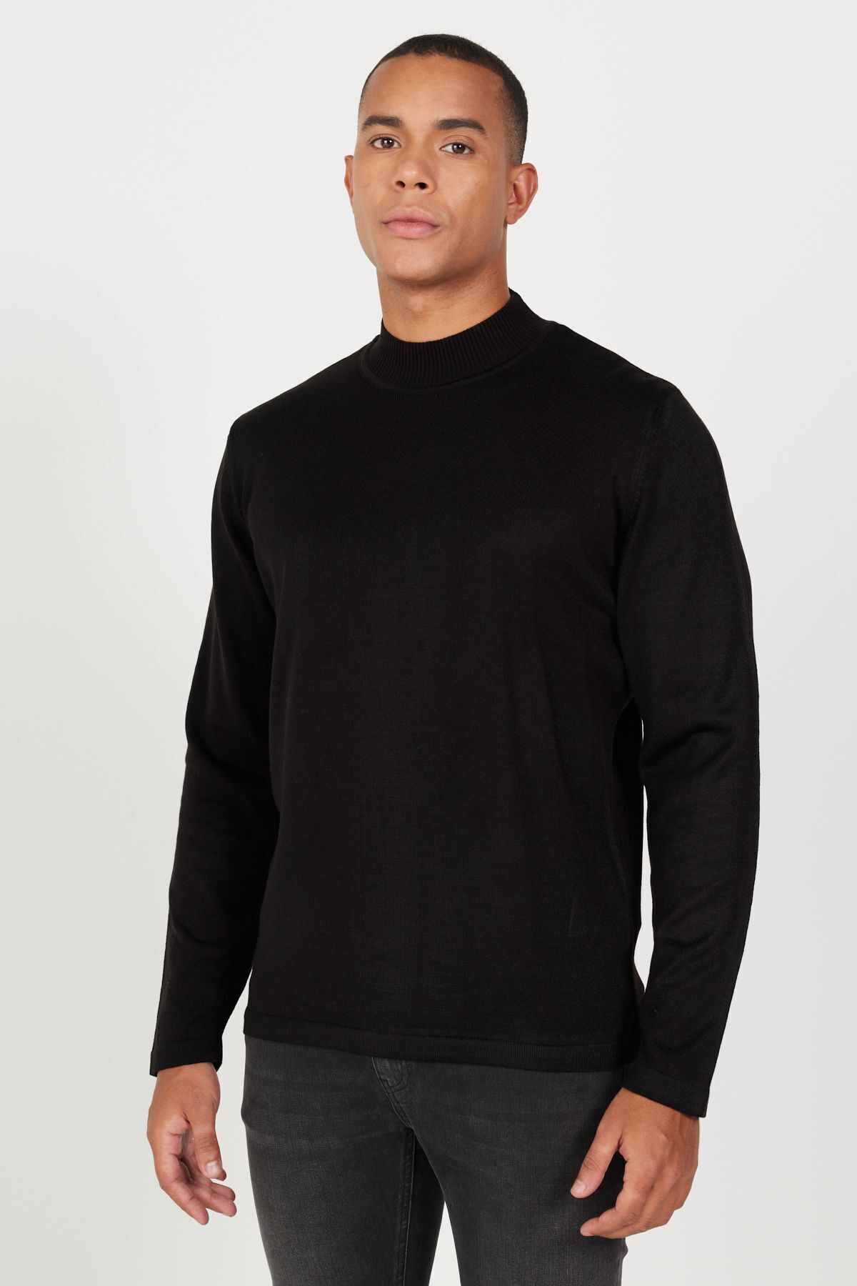 Men's Black Anti-pilling Standard Fit Normal Cut Half Turtleneck Knitwear Sweater