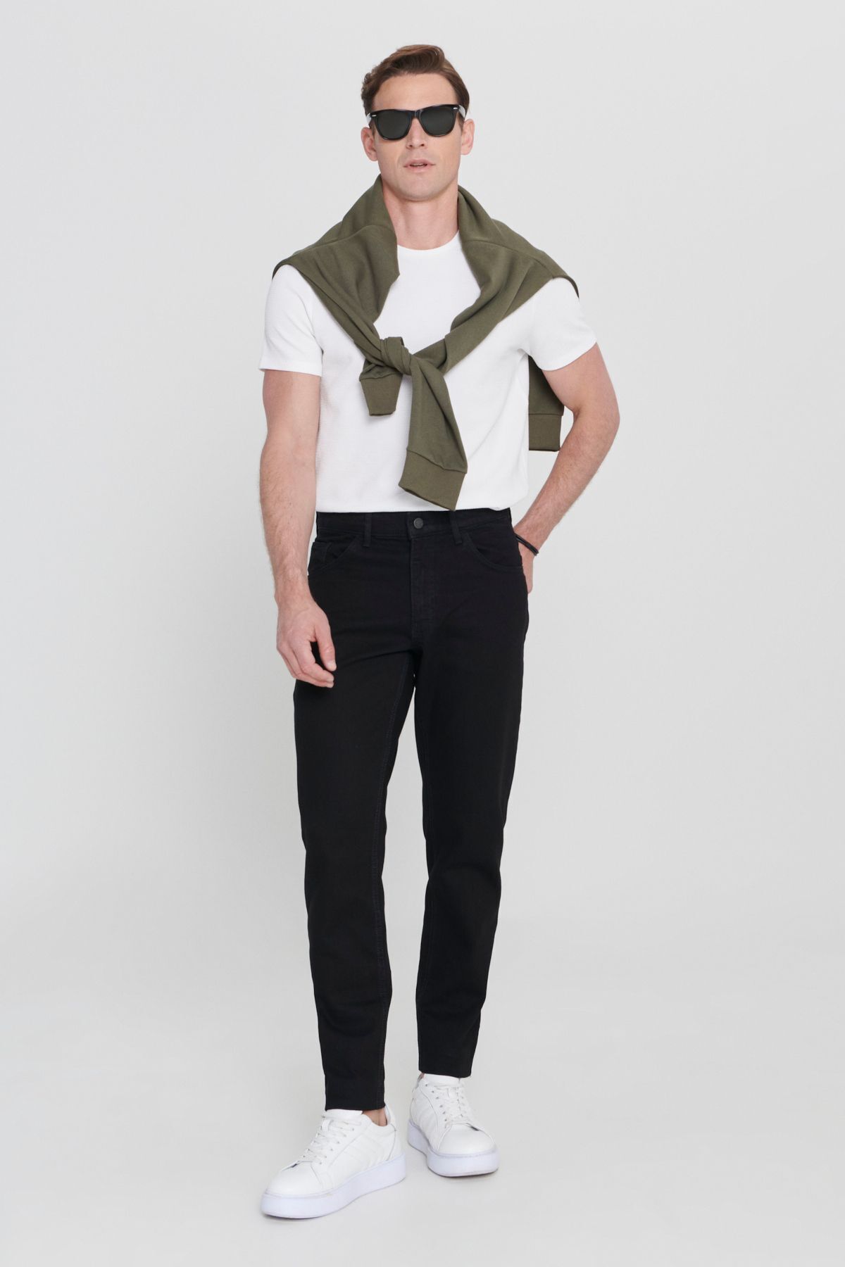 ALTINYILDIZ CLASSICS-Schwarze Jeans für Herren im Comfort Fit mit entspanntem Schnitt aus 100 % Baumwolle 4