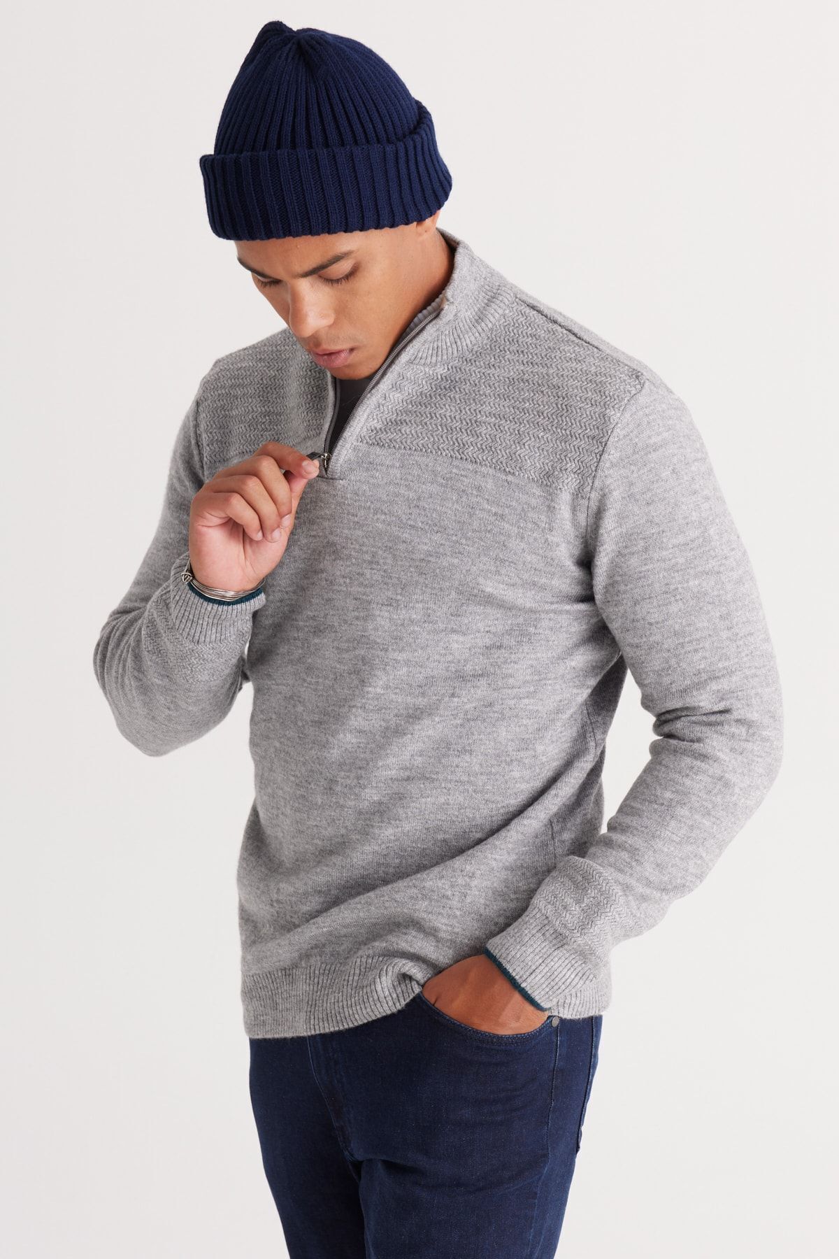 ALTINYILDIZ CLASSICS-Graumelierter Herrenpullover in Standard-Passform, normaler Schnitt, hoher, weicher, strukturierter Strickpullover mit Bato-Kragen 3