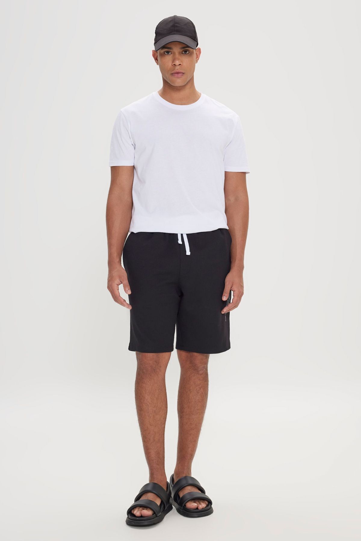 آلتین ییدلیز کلاسیکس شلوارک بافتنی راحت مردانه مشکی استاندارد فیت با برش معمولی و جیب دار