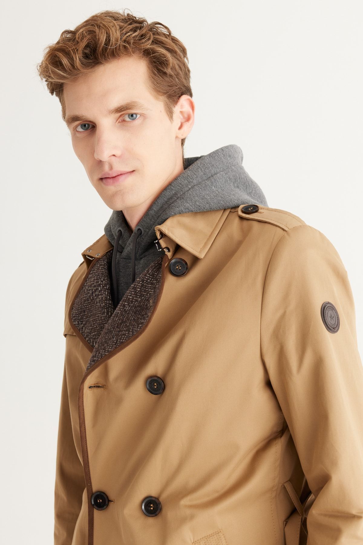 ALTINYILDIZ CLASSICS-Beigefarbener Herren-Trenchcoat aus Baumwolle mit Standard-Passform und normalem Schnitt und Hemdkragen 4