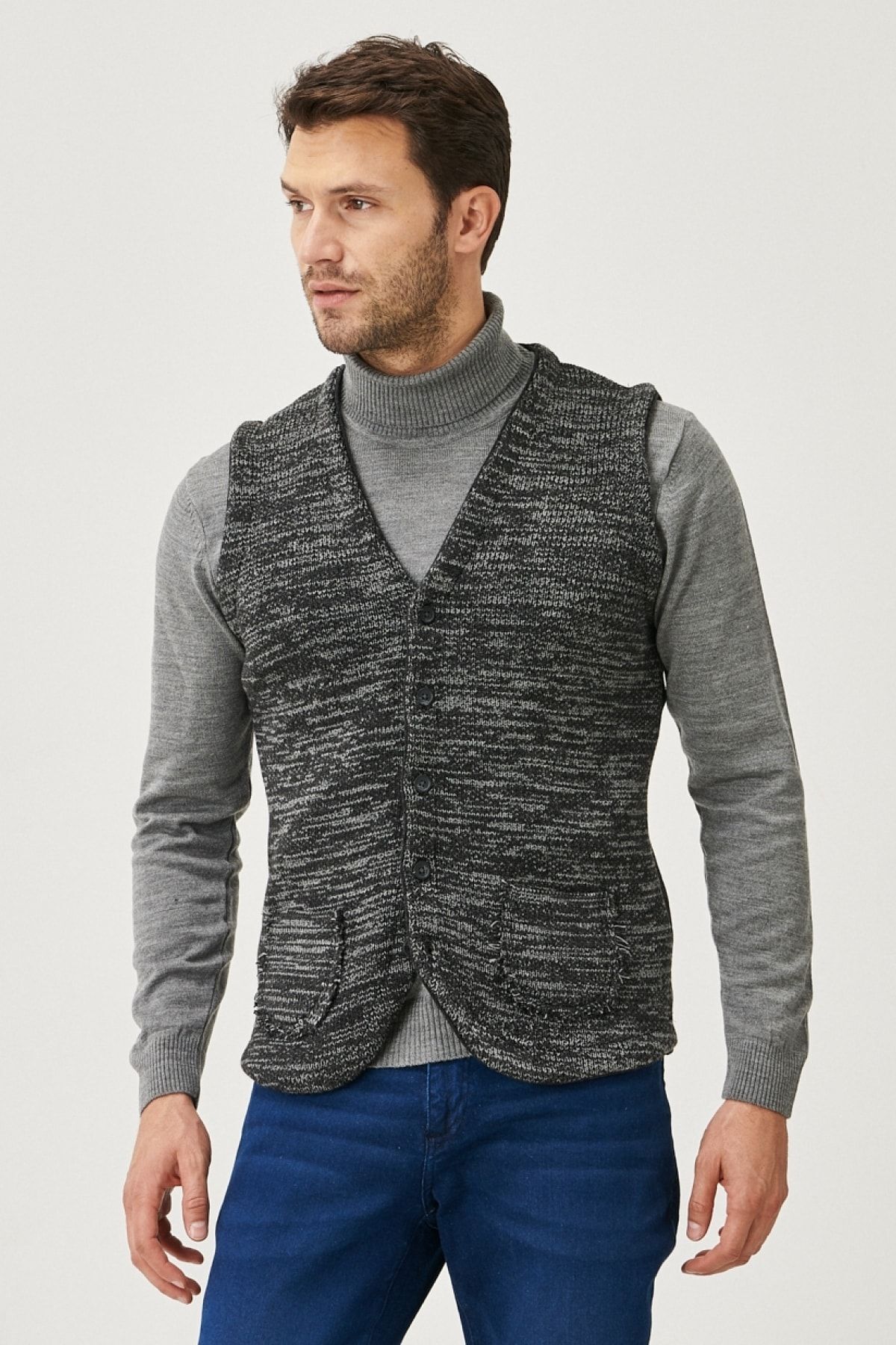 ALTINYILDIZ CLASSICS-Men's Anthracite-gray Standard Fit Regular Cut 100% Cotton Patternless V-Neck Knitwear Vest 1