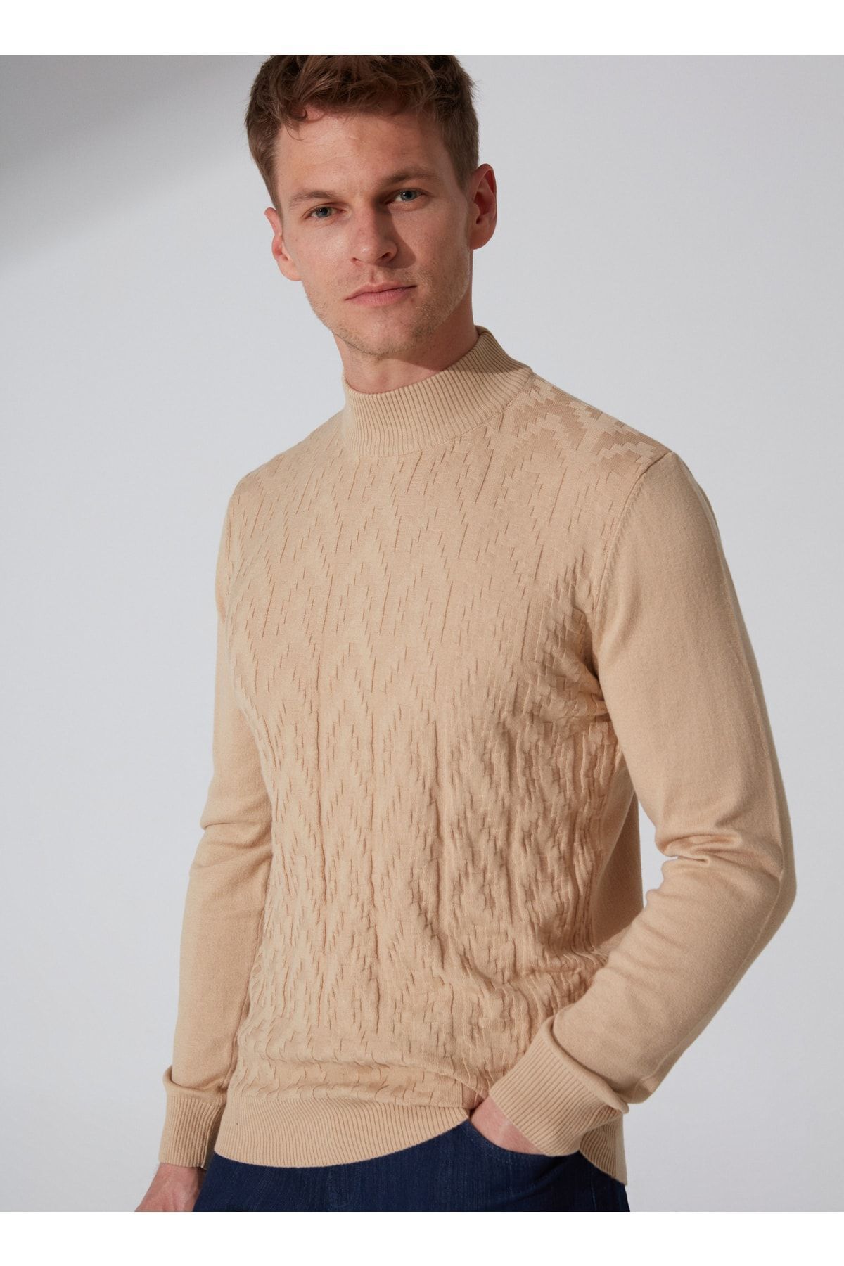 ALTINYILDIZ CLASSICS-Beigefarbener, nicht pillender Dobby-Strickpullover mit normaler Passform und halbem Rollkragen für Herren 3