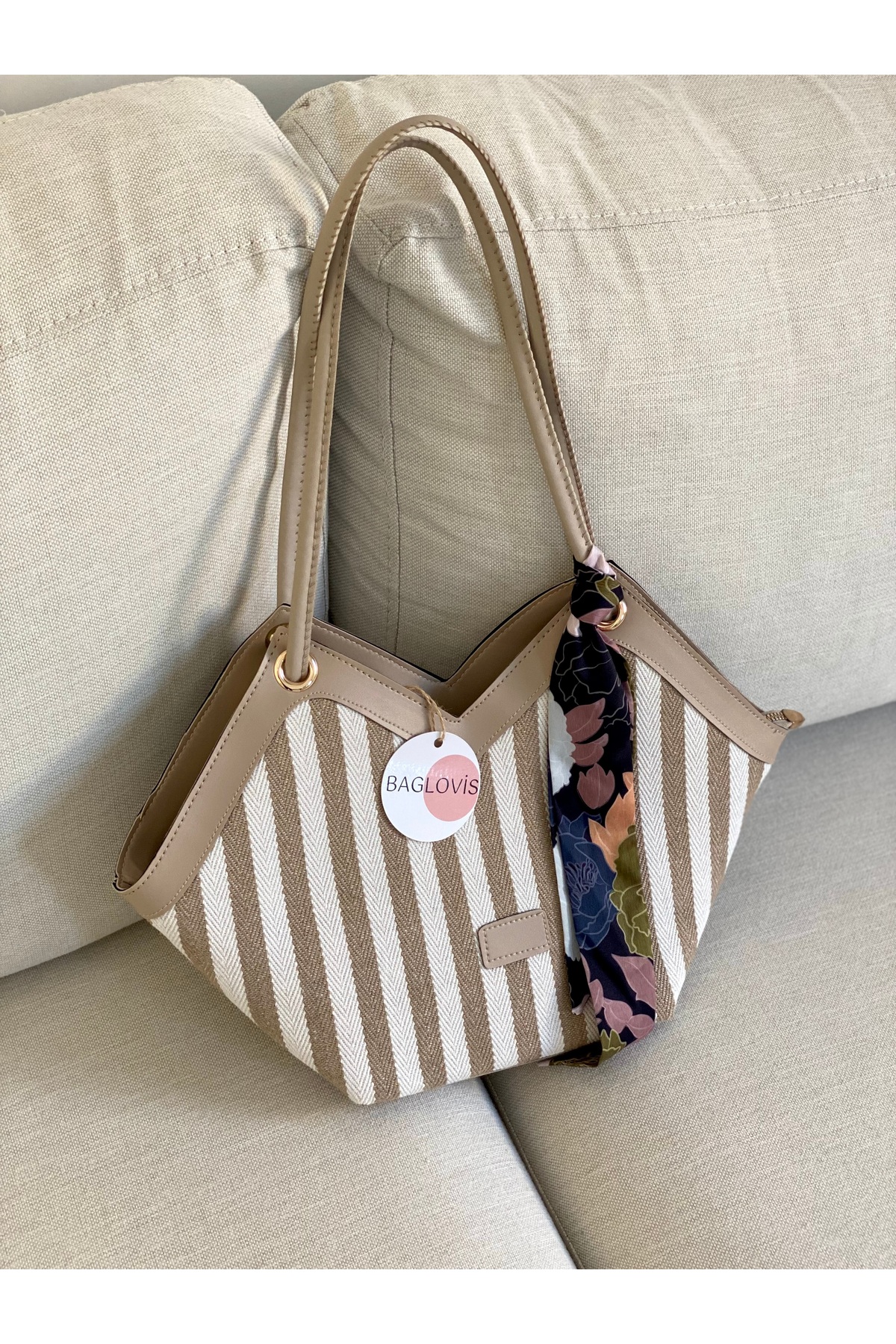 WOMEN 'S SHOULDER BAG WITH NEW SEASON SCARF AND WICKER DETAIL