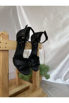 Kadın Siyah Saten Ince Topuk Ayakkabı AA000008