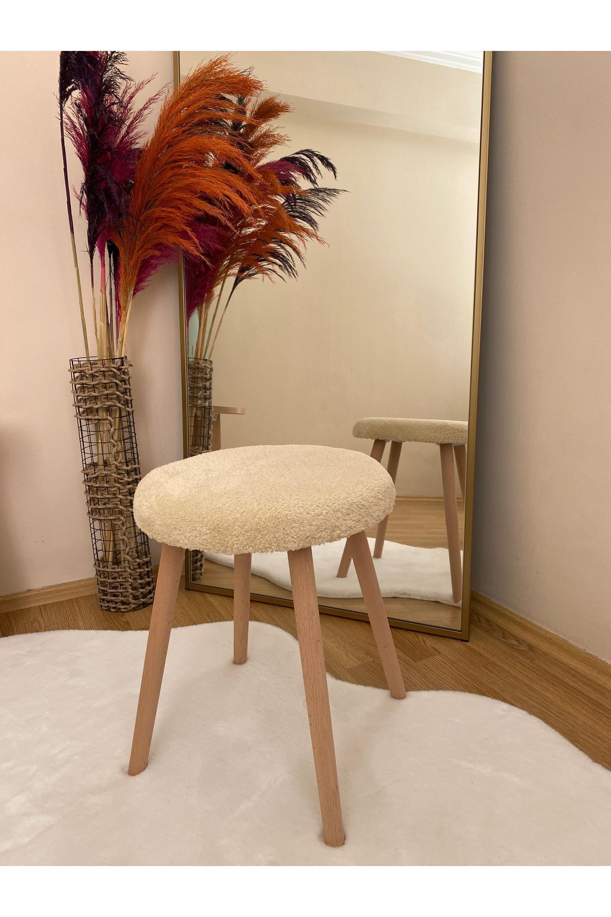 Bounteous Ahşap Ayak Dekoratif Peluş Puf Tabure