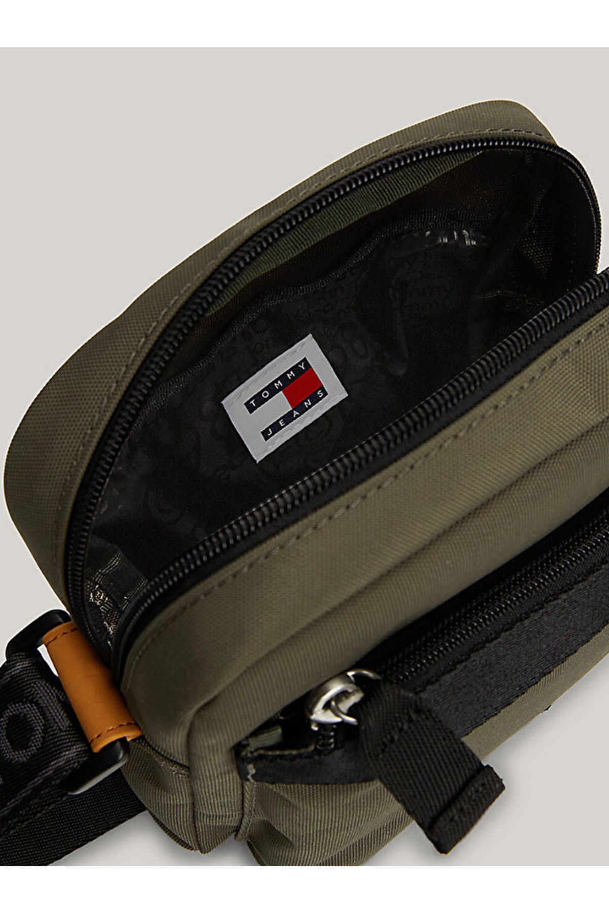 کیف پیام رسان سبز مردانه گزارشگر بند آرم ضروری Tommy Hilfiger