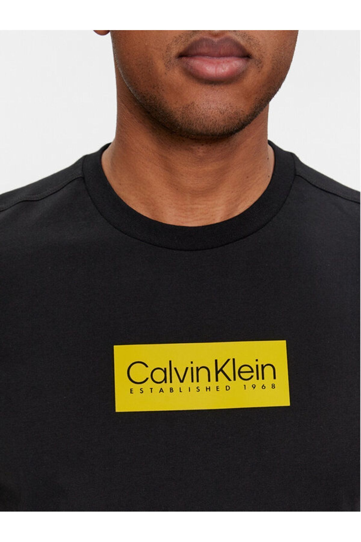 تی شرت مشکی مردانه استفاده روزانه با نام تجاری به صورت سیاه K10K112403 BEH Calvin Klein