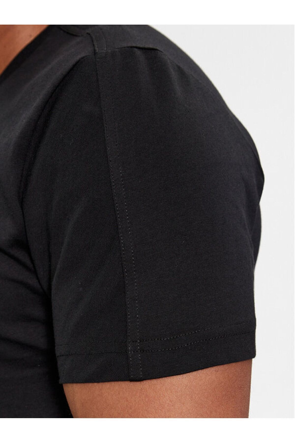 تی شرت مشکی مردانه استفاده روزانه با نام تجاری به صورت سیاه K10K112403 BEH Calvin Klein