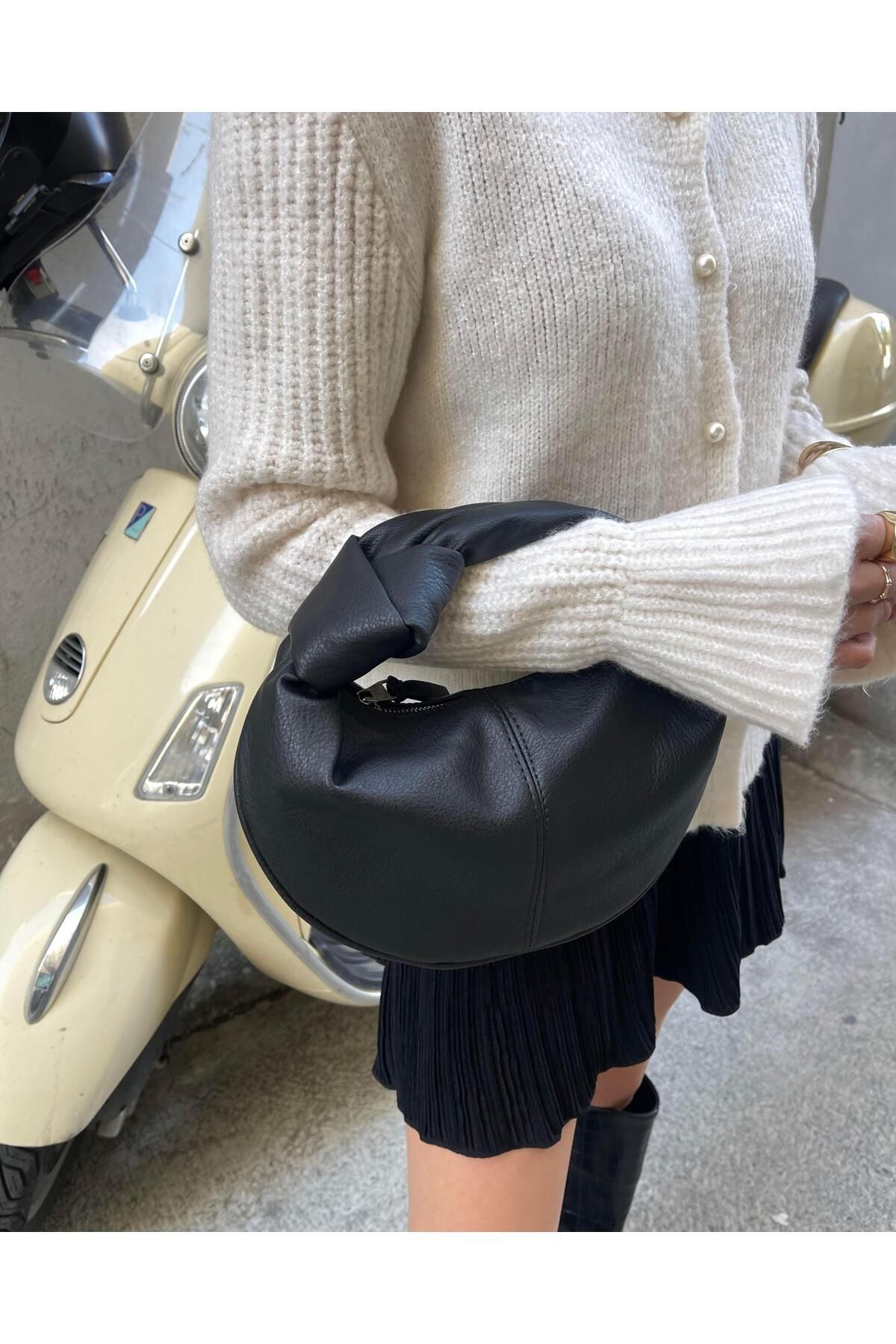 https://cdn.dsmcdn.com/ty1422/product/media/images/prod/QC/20240715/20/43255845-aa88-395e-be9e-a99470d0d68c/1_org_zoom.jpg