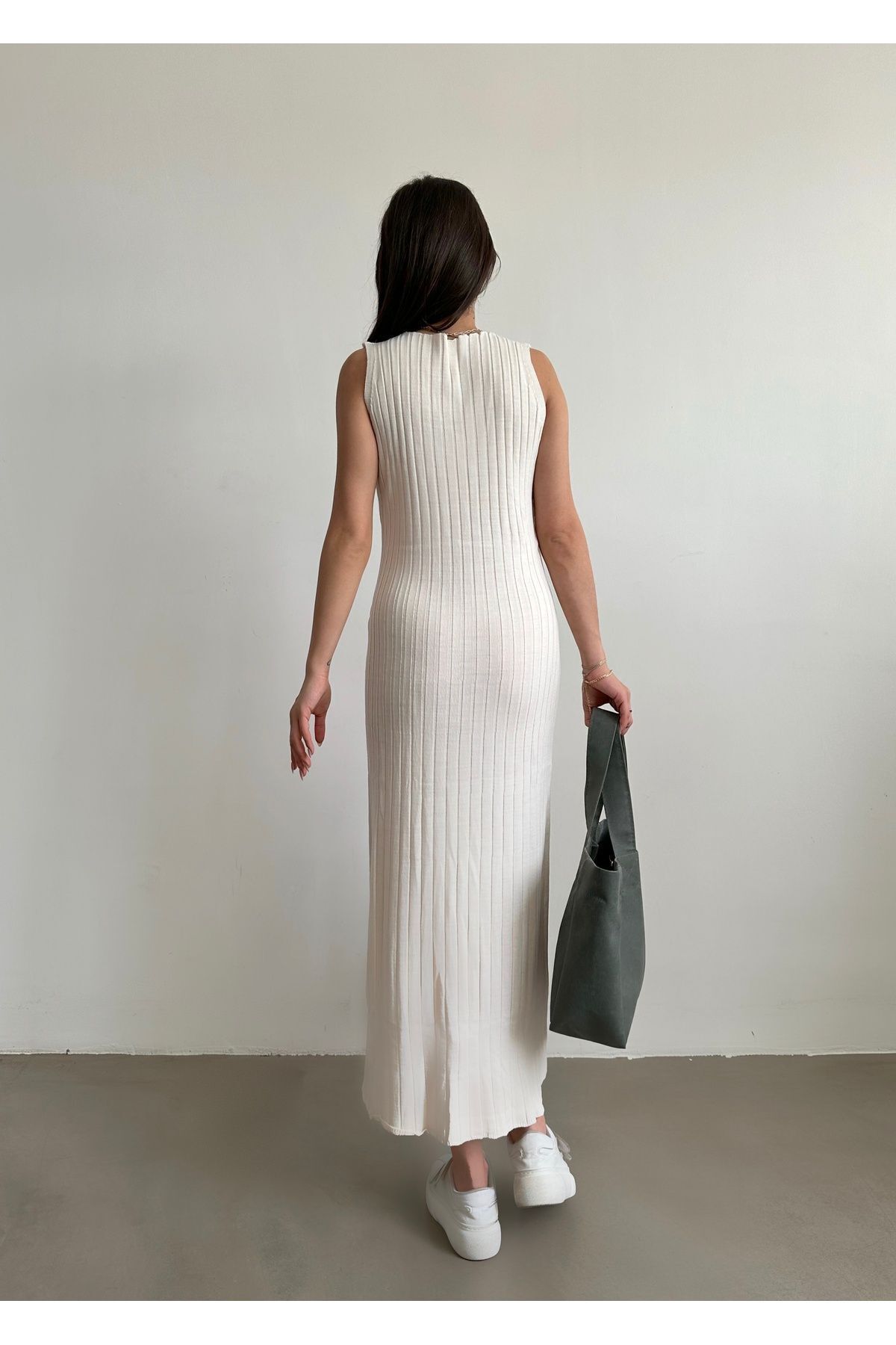 BEJNA-Ecrufarbenes Strickkleid mit V-Ausschnitt und Riemchen für Damen 4