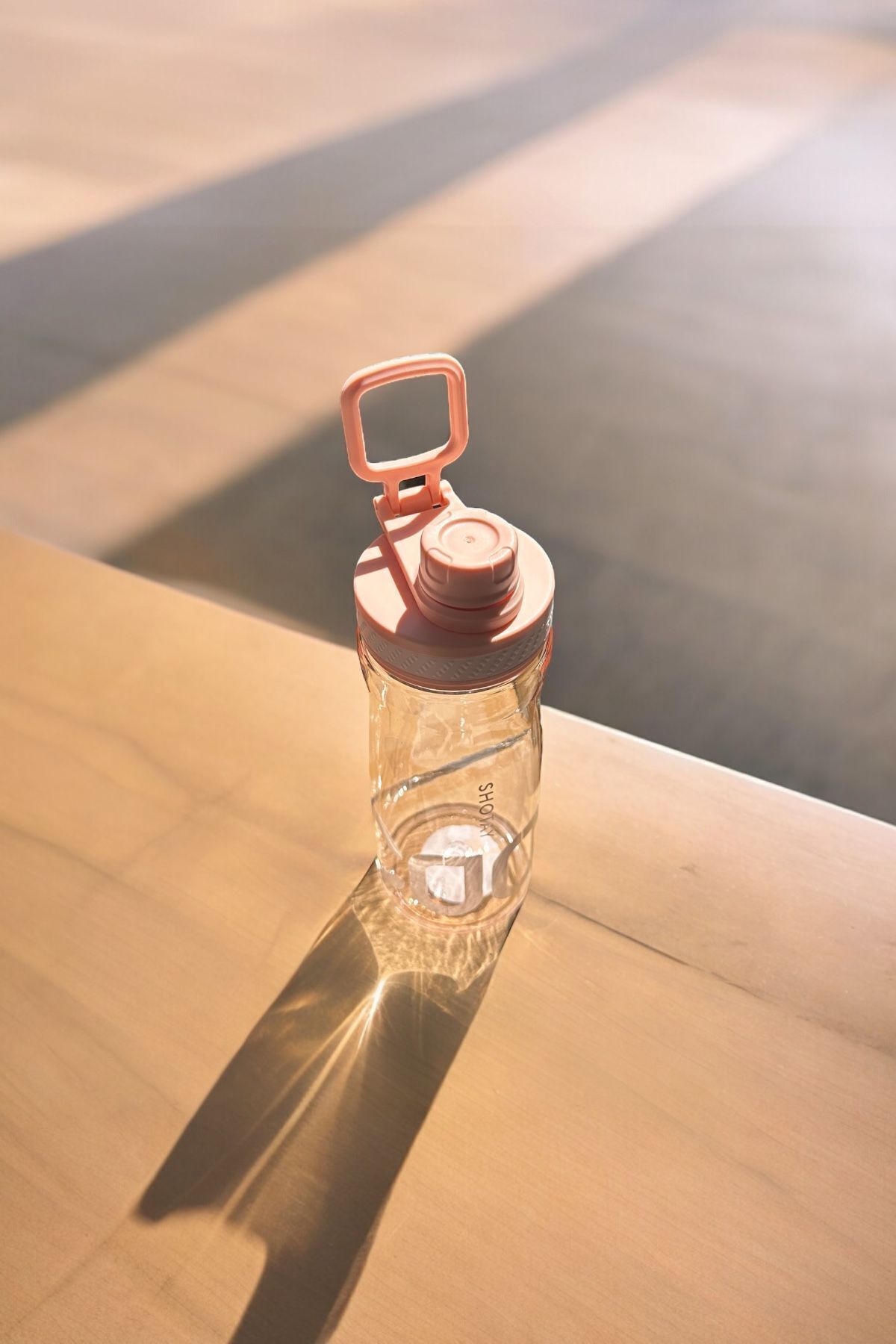 YDGR-630 ml Cool Shaker Drinker - Convenience and Elegance, with Rotatable Lid, with Finger Strap 4