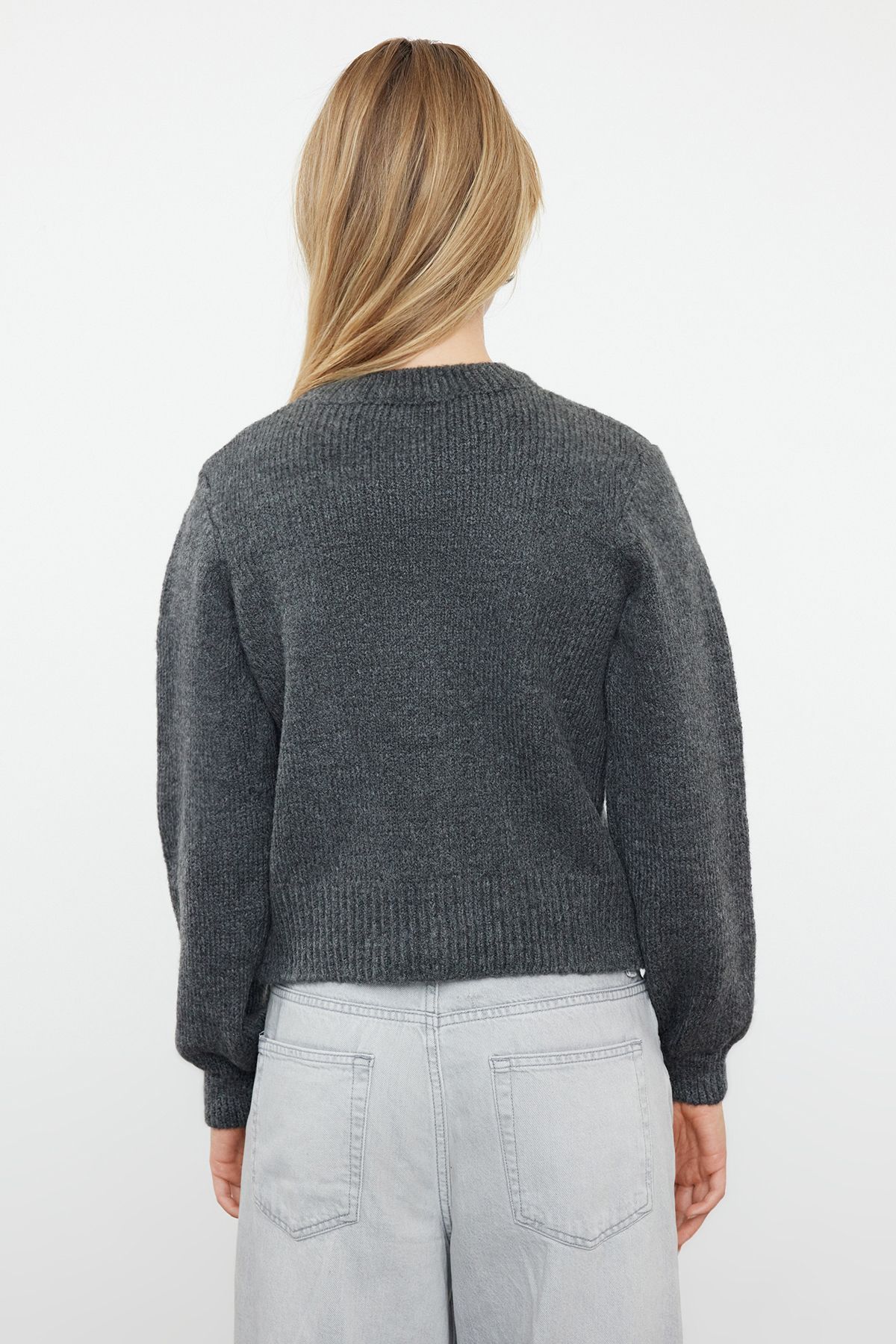Trendyol Collection-Cardigan din tricotaje antracit cu nasturi bijuterie - textura moale TWOAW21HI0034 5