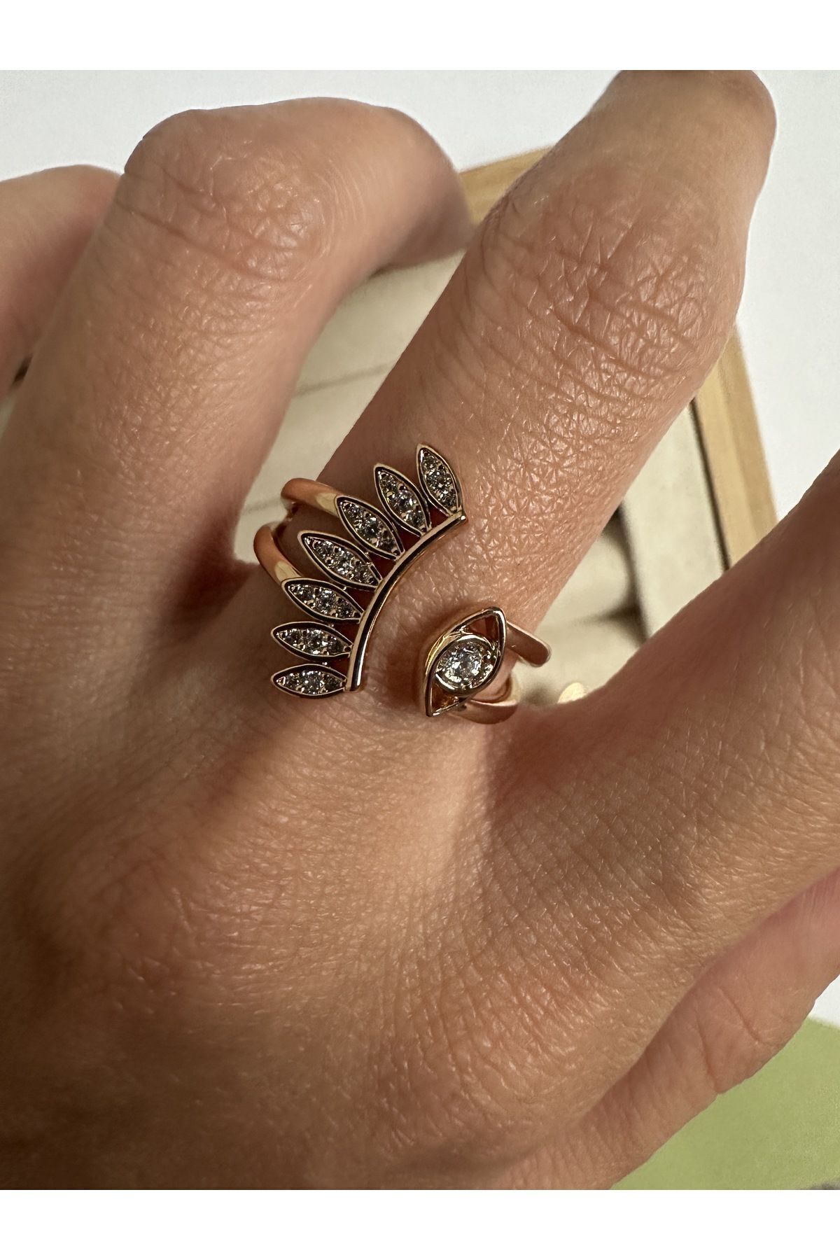 Gold Xuping Eye and Eyelash Ring with Zircon Gemstone