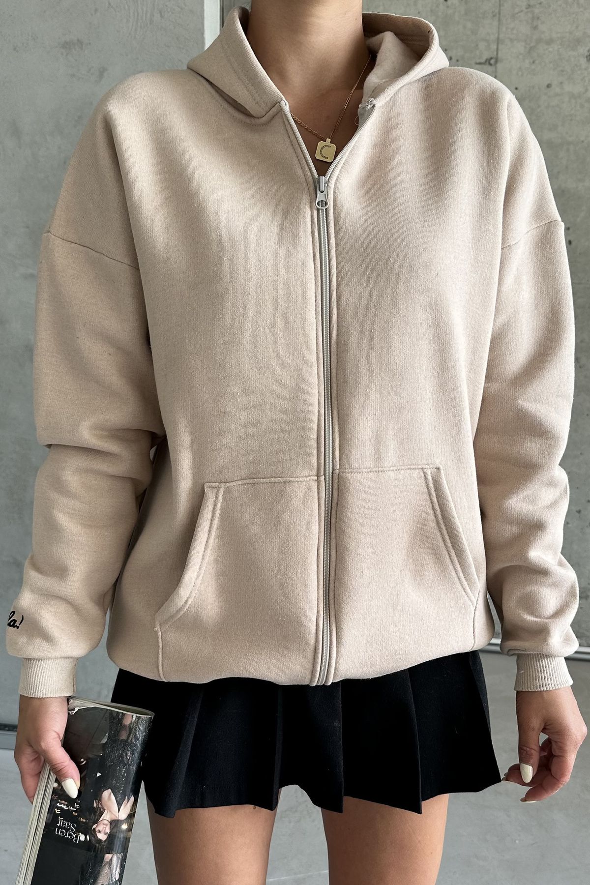 MODAGEN Beżowy Kolorowy Unisex Oversizeowy Kardigan Zapinany Na Zamek - Z Nadrukiem Hola Unisex - M