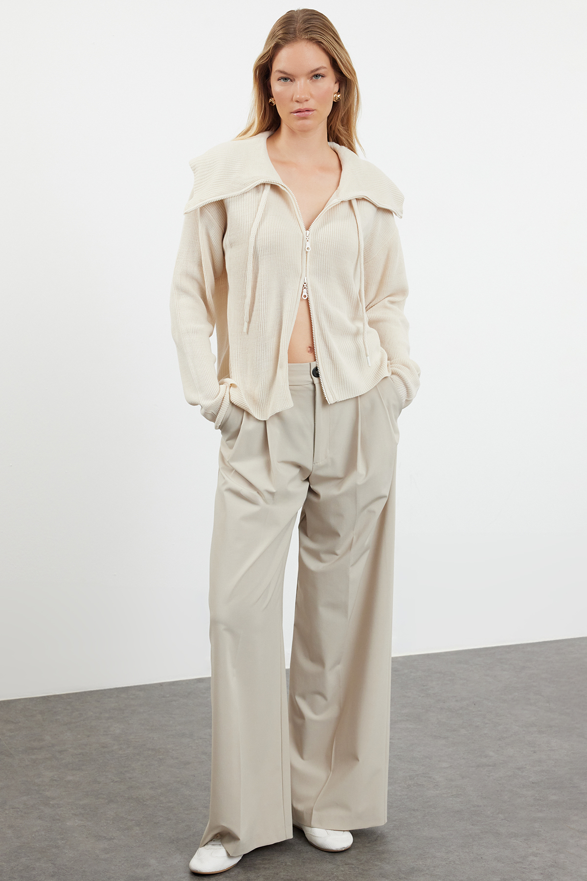 Trendyolmilla  Taş Geniş Kalıp Fermuar Detaylı Triko Hırka TWOAW23HI00189 - Görsel 2