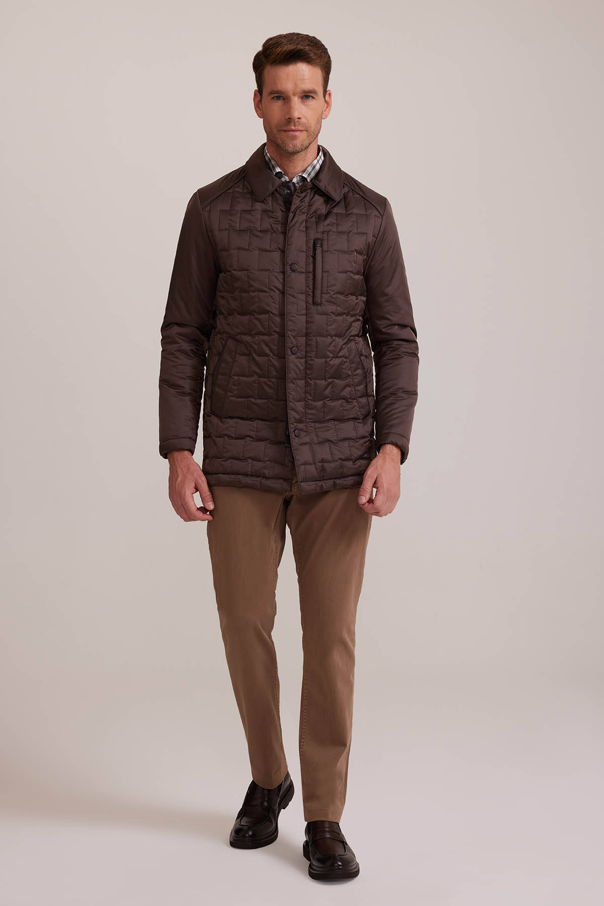  کاپشن مردانه قهوه‌ای طرح‌دار یقه مربعی سایز معمولی