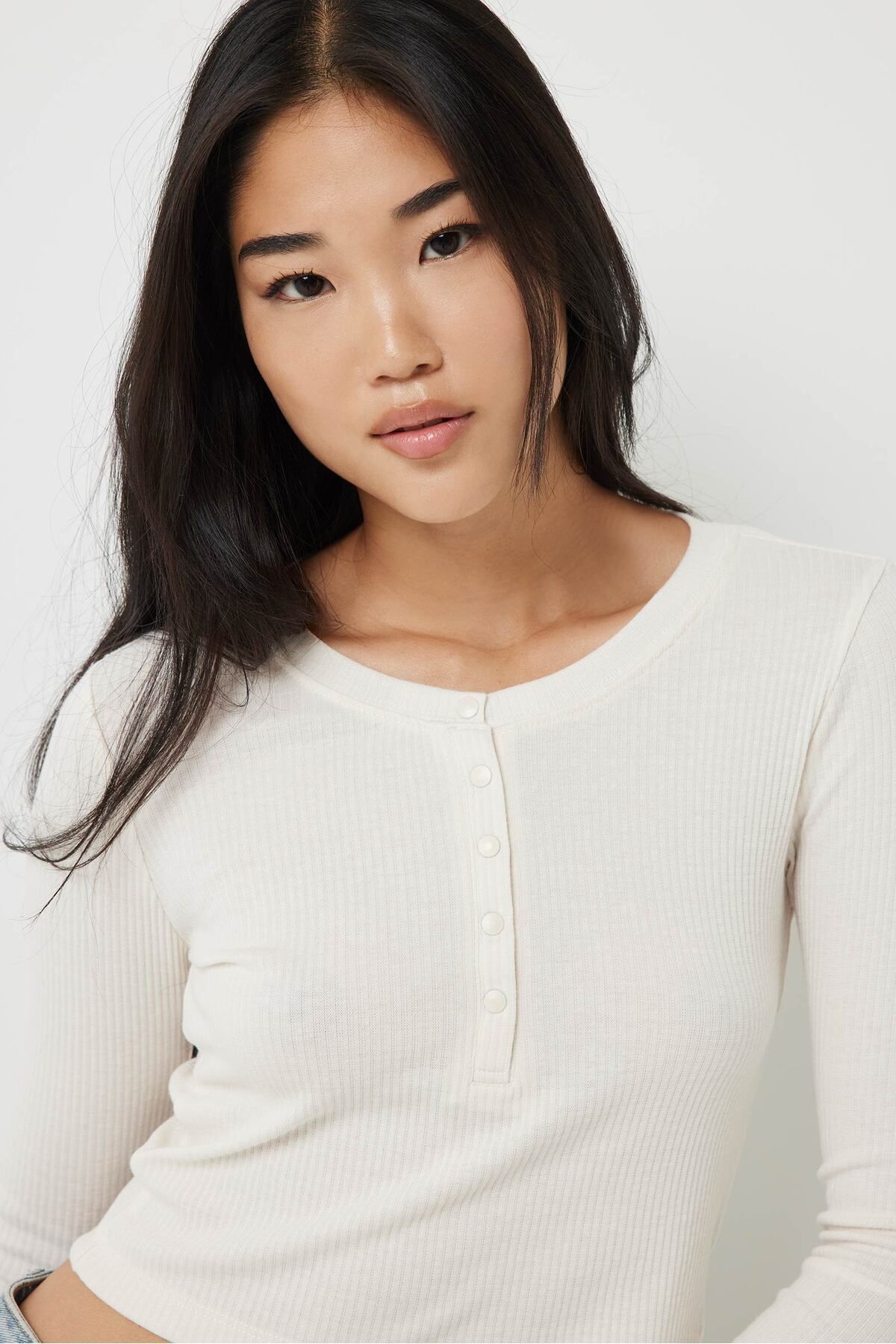 Ardene-Crop Tee with Snap Buttons 3