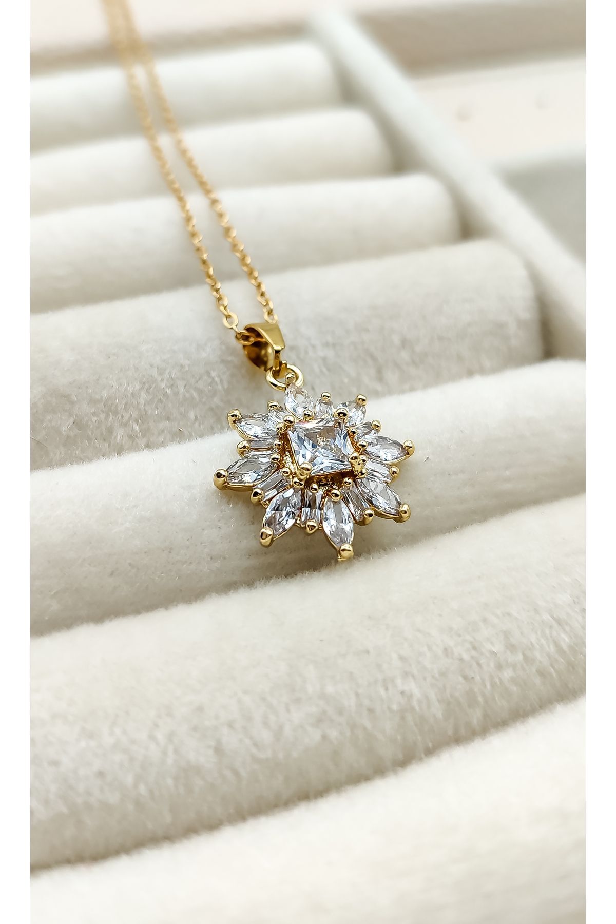 Zirkon Taşlı Kar Tanesi 14 Ayar Altın Kaplama Çelik Kolye